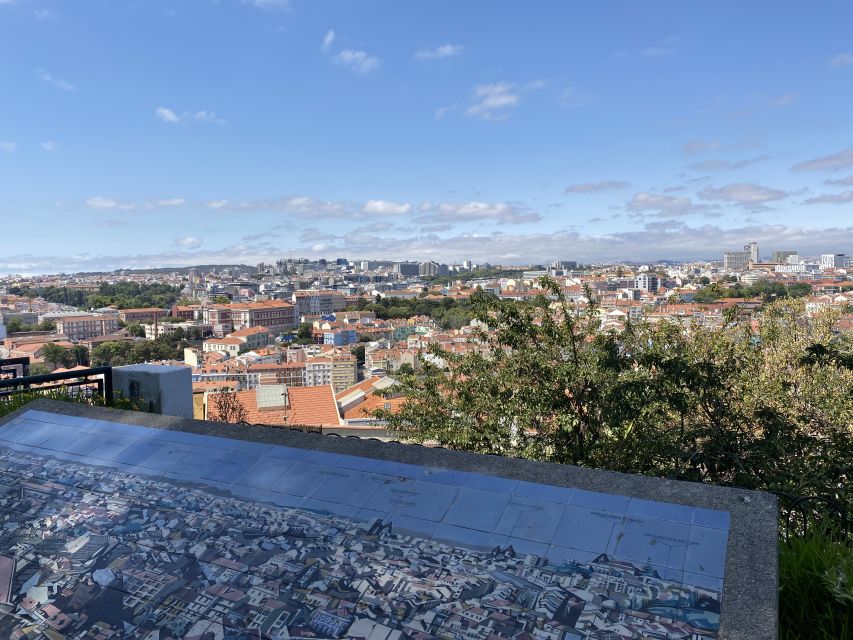 Lisbon: Private City Sightseeing Tour by Tuk-Tuk - São Vicente, the National Pantheon, and the flea market