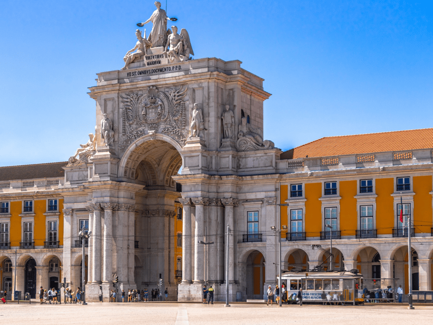 Lisbon: Private City Tour by Tuk-Tuk - Graça and Senhora do Monte