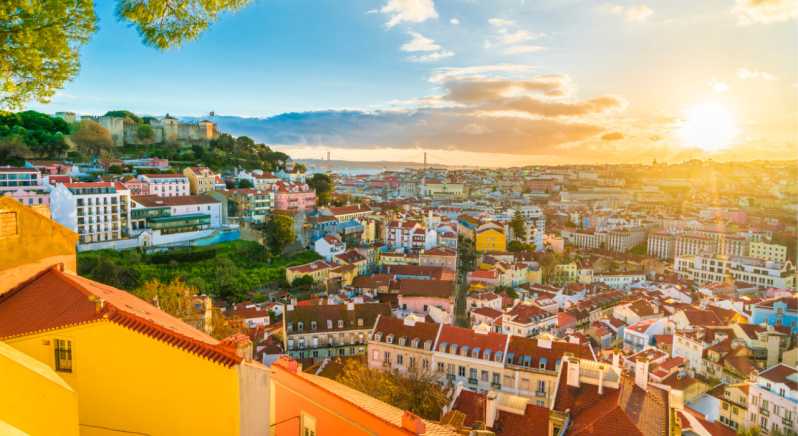 Lisbon: Private City Tour by Tuk-Tuk - São Vicente, the Pantheon, and Alfama
