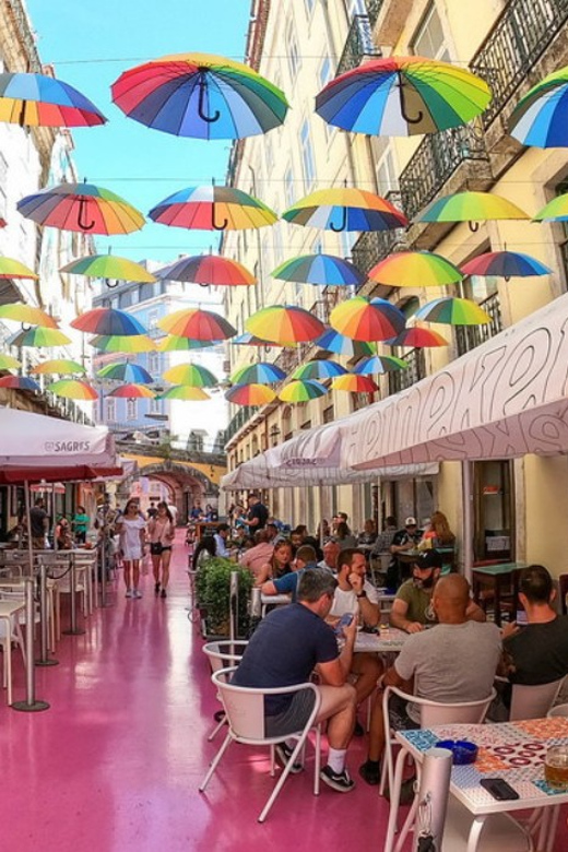 Lisbon: Private City Tour by Tuk-Tuk - Pink Street and the return to Time Out Market
