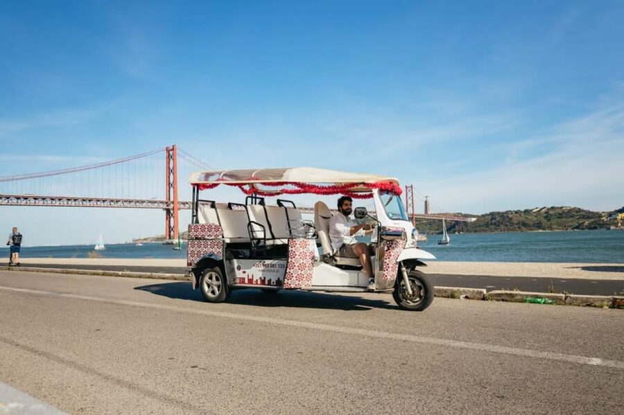 Lisbon: Private Guided Tuk-Tuk Tour with Hotel Pickup - Key points at a glance