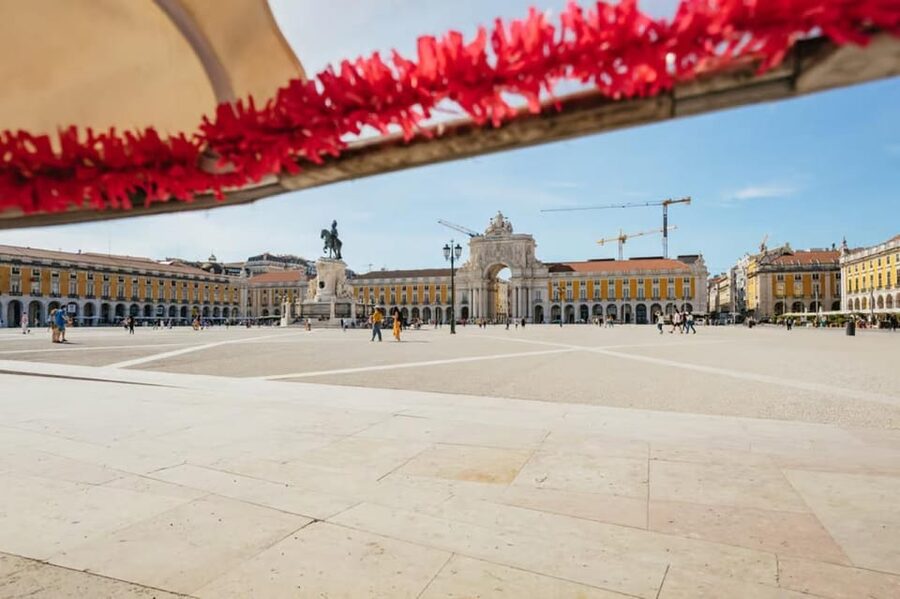 Lisbon: Private Guided Tuk-Tuk Tour with Hotel Pickup - Lisbon Cathedral, Saint Anthony, and the castle quarter
