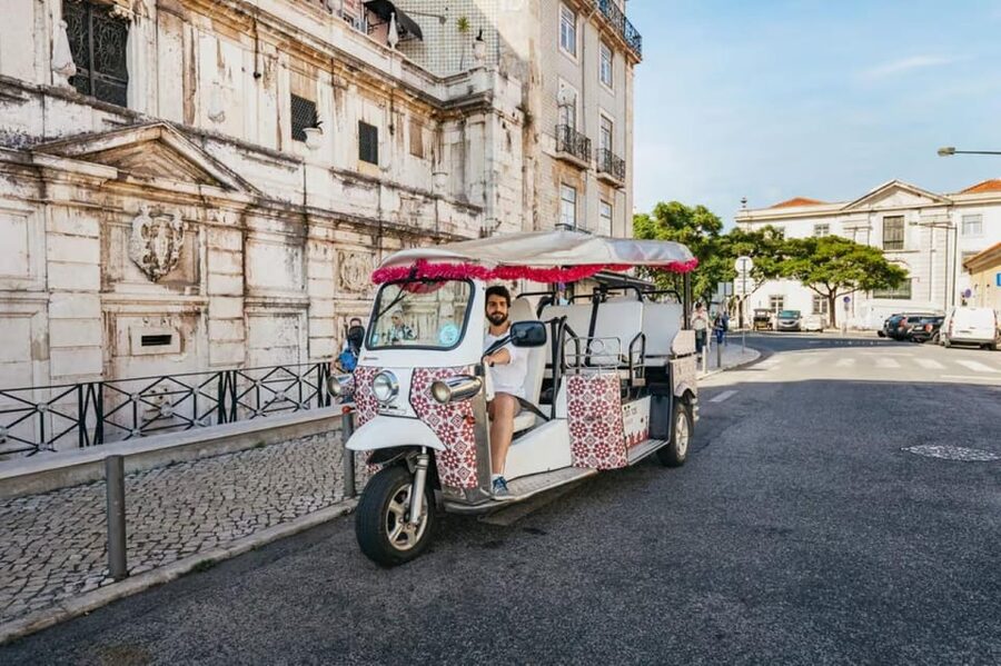Lisbon: Private Guided Tuk-Tuk Tour with Hotel Pickup - Mouraria, Alfama, and São Vicente