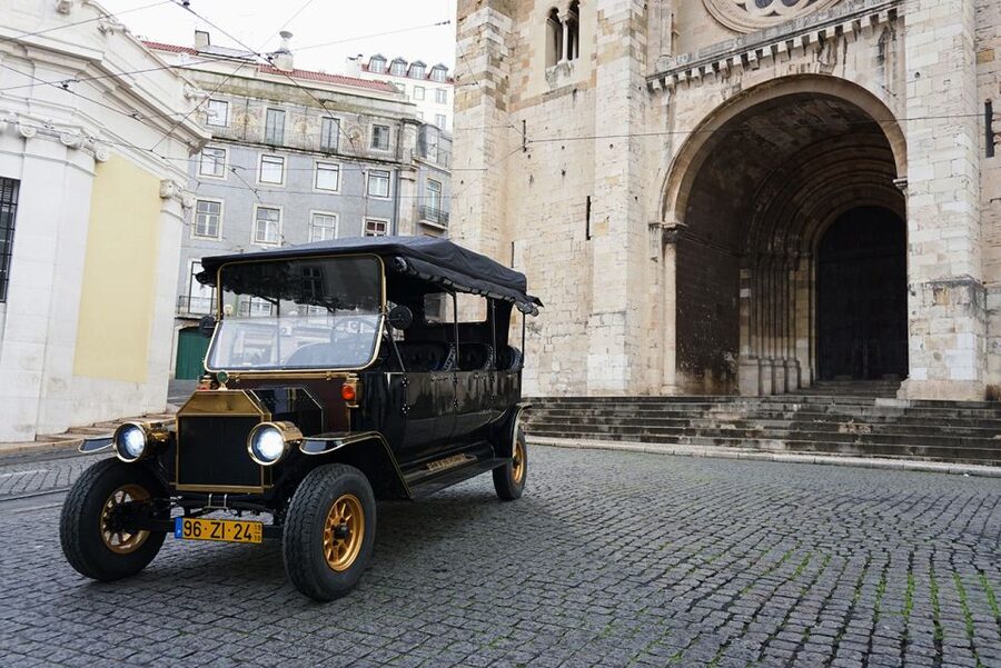 Lisbon: Private Guided Tuk-Tuk Tour with Hotel Pickup - What the four-hour Belém option adds