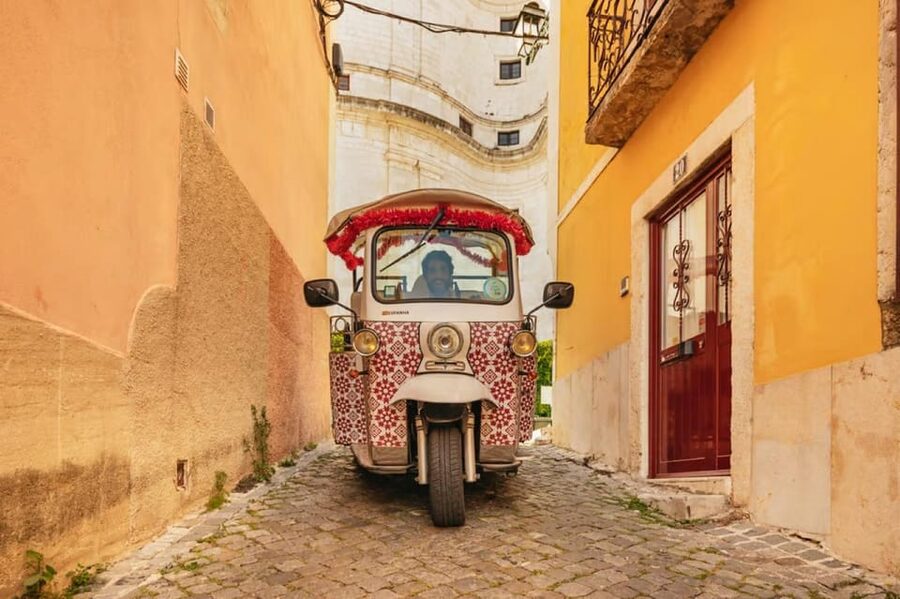 Lisbon: Private Guided Tuk-Tuk Tour with Hotel Pickup - The guides make the biggest difference