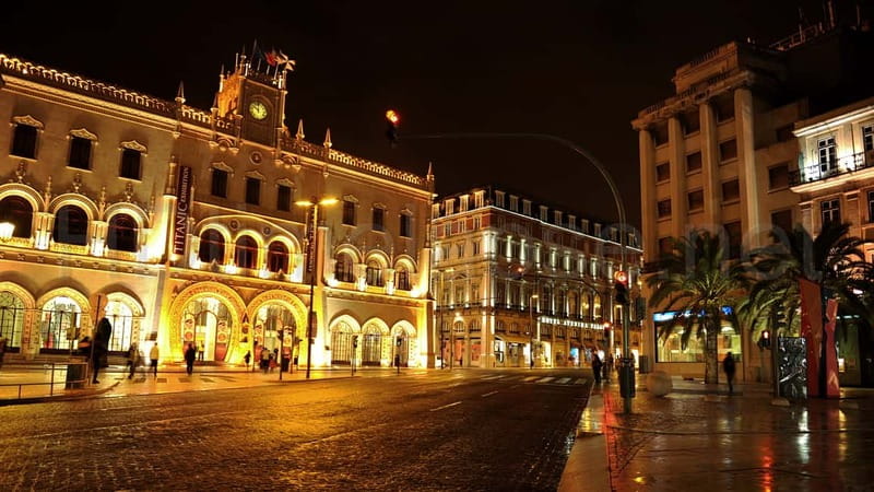 Lisbon: Private Night Tour with Fado Dinner Show - Key points to know before booking
