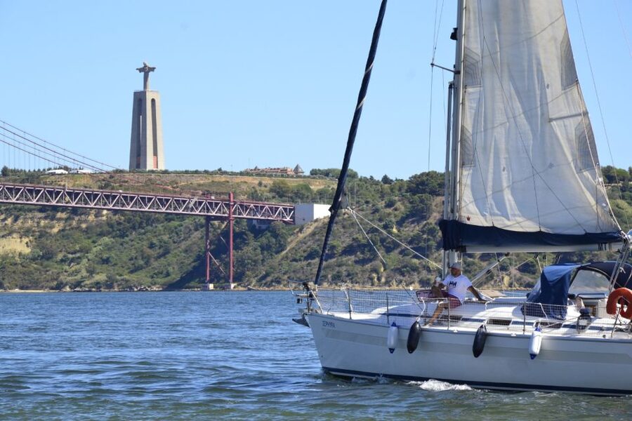 Lisbon: Private Sailboat Tour on Tagus River - Why Lisbon looks different from the Tagus