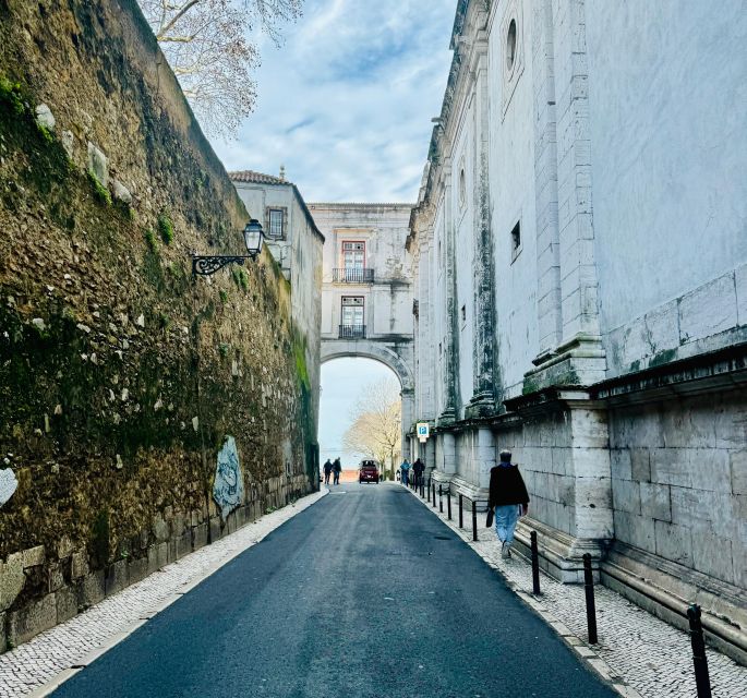 Lisbon: Private Sightseeing Tour by Tuk-Tuk - Pink Street and the return through the city center