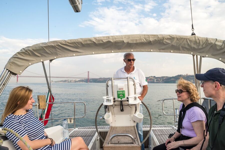 Lisbon: Private Sunset Cruise on the Tagus River with Drink - The final view: Cristo-Rei across the river