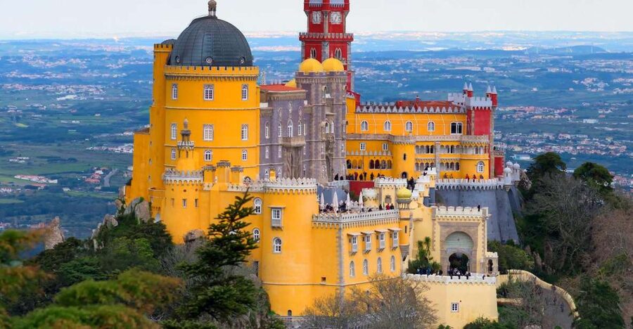 Lisbon: Private Tour Sintra, Cabo da Roca and Cascais - Sintra town and the National Palace