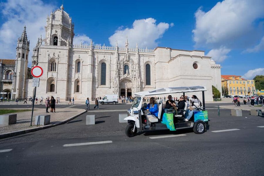 Lisbon: Private Tuk Tuk Tour with Optional Boat Cruise - Choosing between the 3-hour and 4-hour routes