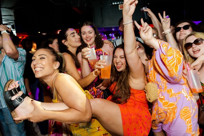Lisbon: Pub Crawl with Open Bar, Shots & VIP Club Entry - Group size, age, and the social mood