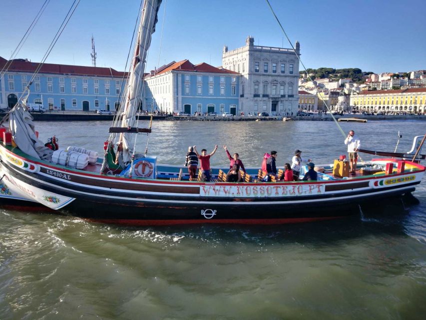 Lisbon: River Tagus Sightseeing Cruise in Traditional Vessel - Comfort, timing, and access