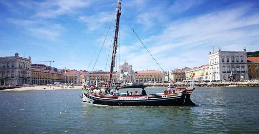 Lisbon: River Tagus Sightseeing Cruise in Traditional Vessel - A small working boat with a big Lisbon view