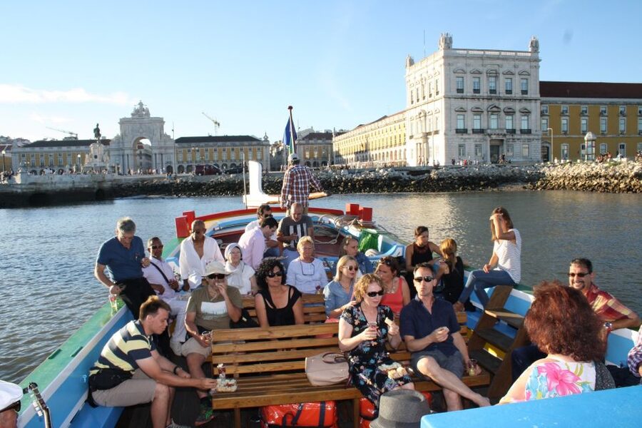 Lisbon: River Tagus Sightseeing Cruise in Traditional Vessel - Starting at Commerce Square