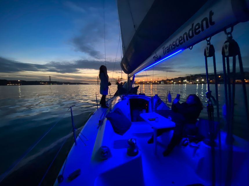 Lisbon: Sailboat Tour w/ Local Guide and Open Bar Green Wine - Safety briefing and the first view of Lisbon