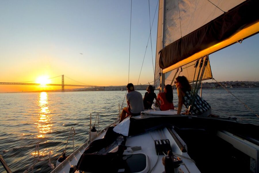 Lisbon: Sailing Tour with Wine and Snacks - Cristo-Rei Across the River