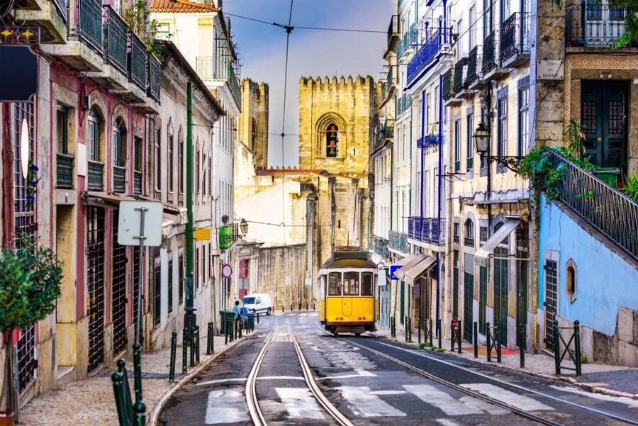 Lisbon: São Jorge Castle E-Ticket and Audio Guide - Ulysses Tower, walls, and the best castle walk
