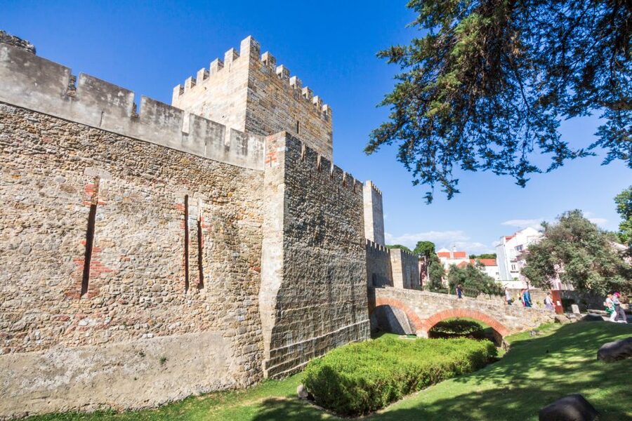 Lisbon: Sao Jorge Castle Skip-the-Line Ticket with Guide - Why São Jorge Castle is worth your time