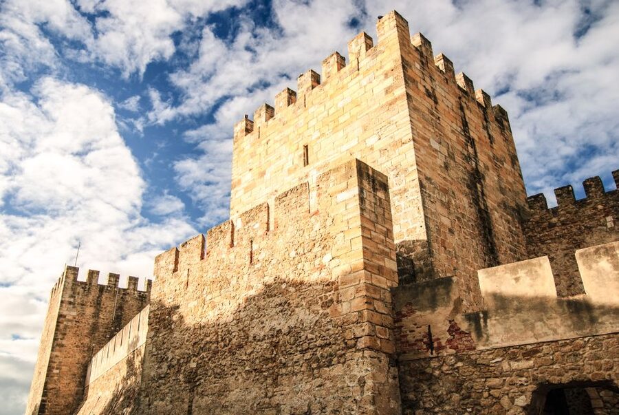 Lisbon: Sao Jorge Castle Skip-the-Line Ticket with Guide - Meeting your guide outside the ticket office