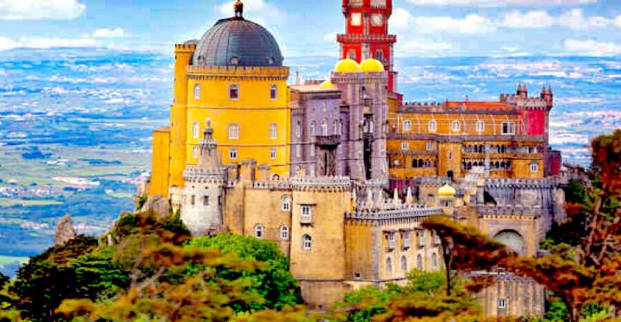 Lisbon: Sintra, Pena Palace, Quinta Regaleira, Cascais Tour - The guides and the human side of the day