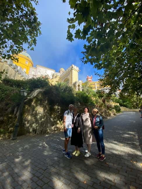 Lisbon: Sintra Tour with Pena Palace and Quinta da Regaleira - Lunch and free time in Cascais