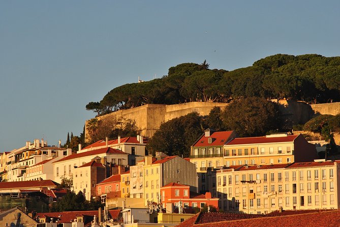 Lisbon Small Group 2h Sunset Sailing- Live Commentary & a Drink - Commentary that feels personal