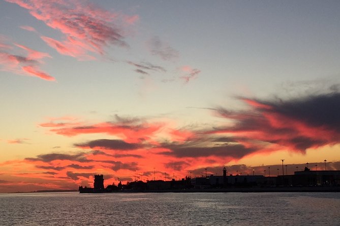 Lisbon Small Group 2h Sunset Sailing- Live Commentary & a Drink - Weather, comfort, and practical details