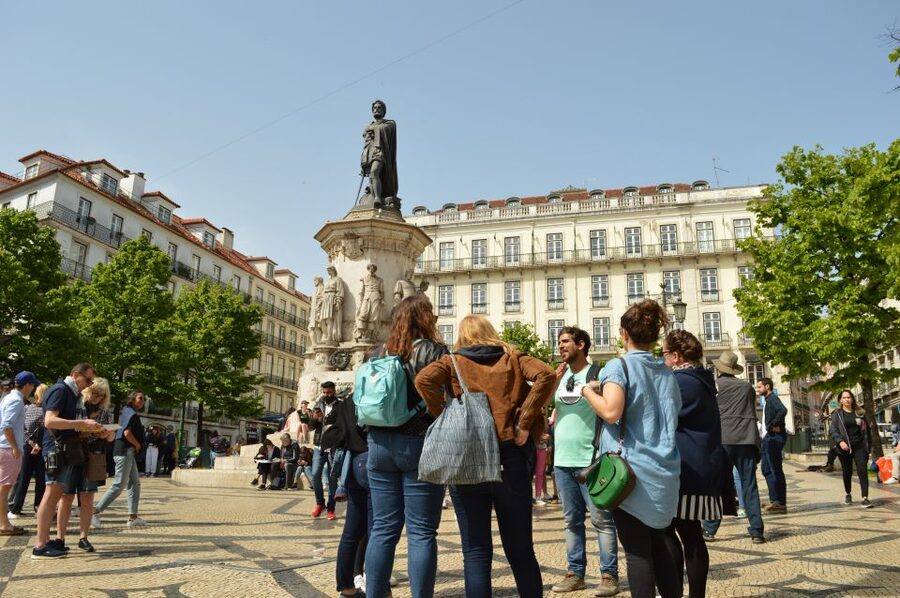 Lisbon: Starter Walking Tour to the highlights in German - Baixa and Rossio: Lisbon’s orderly center