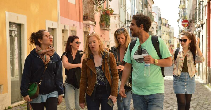Lisbon: Starter Walking Tour to the highlights in German - Meeting at Rossio Square