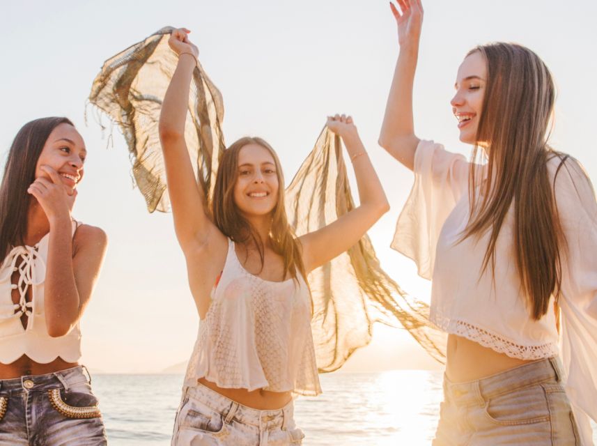 Lisbon: Sunset Boat Party Cruise with DJ and Open Bar - Boat choice, comfort, and weather
