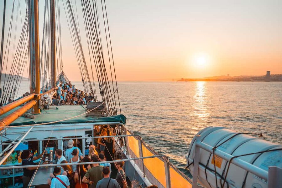 Lisbon: Sunset Boat Party with Live DJ and Night Club Entry - Four hours from the Principe Perfeito to Lisbon’s nightlife
