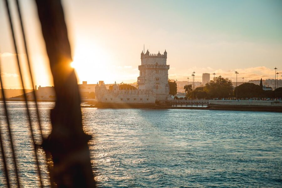 Lisbon: Sunset Boat Party with Live DJ and Night Club Entry - Practical details that affect your night