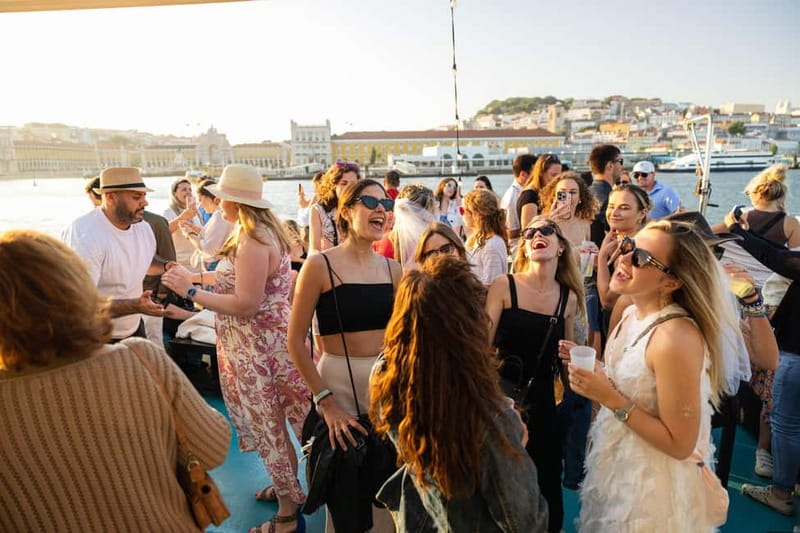 Lisbon: Sunset Boat Tour with Music and Drinks - Christ the King and the 25 de Abril Bridge