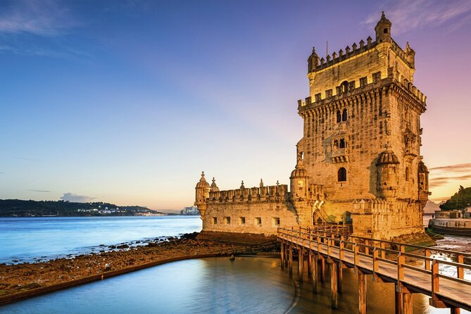 Lisbon: Sunset Catamaran Boat Tour with Music and Drinks - The Tagus itinerary, from Cristo Rei to Belém