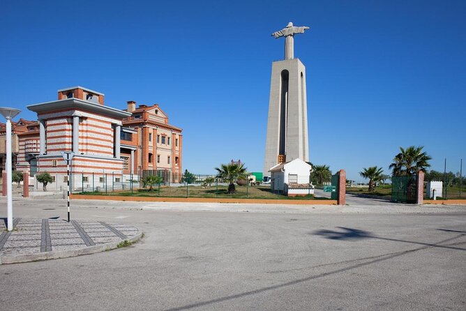 Lisbon: Sunset Cruise With Drinks on Spacious Yacht - Quick take: five things worth knowing