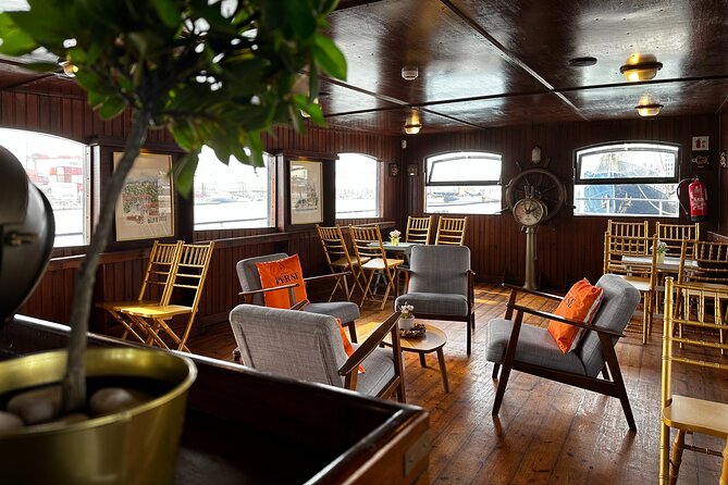 Lisbon: Sunset on board with music & drinks - Who should book this cruise