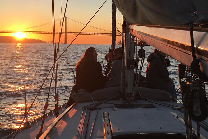 Lisbon Sunset Sailing Tour with White or Rosé Wine and Snacks - Cristo Rei across the Tagus