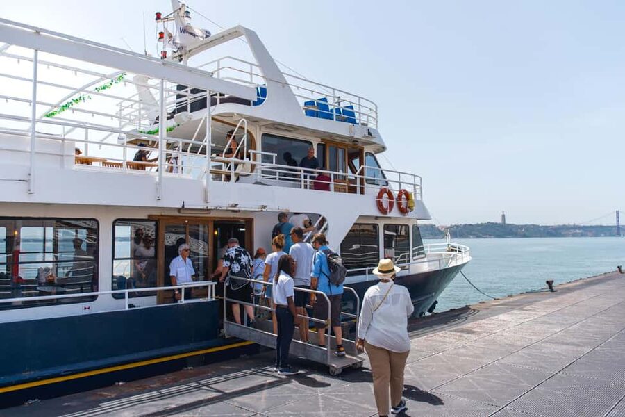 Lisbon: Tagus River Boat Tour with One Drink Included - Who will enjoy this Tagus cruise?
