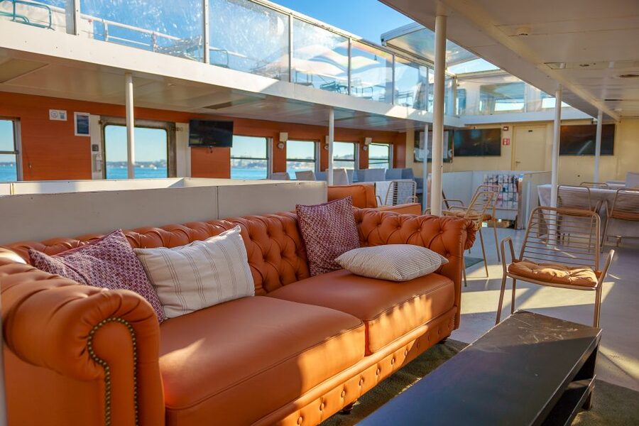 Lisbon: Tagus River Boat Tour with One Drink Included - Christ the King and the return ride
