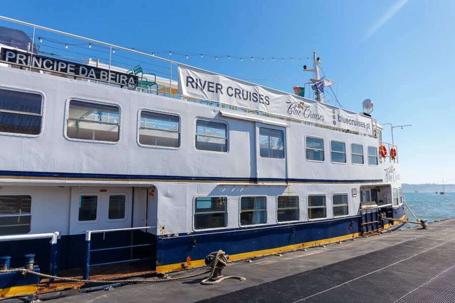 Lisbon: Tagus River Boat Tour with One Drink Included - Is $21 a fair price?