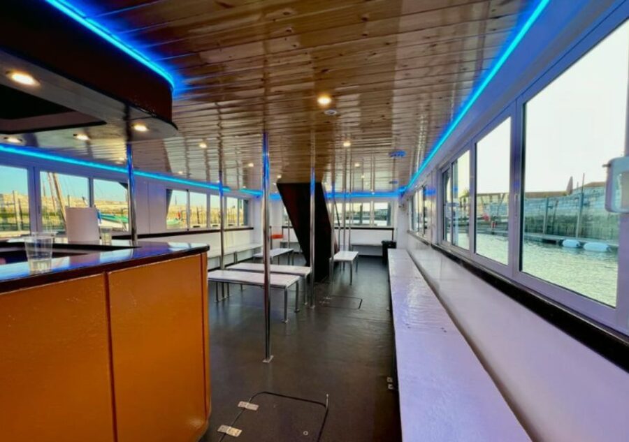Lisbon: Tagus River Cruise to the Ocean & Dolphin Watching - Leaving Lisbon from the Tagus
