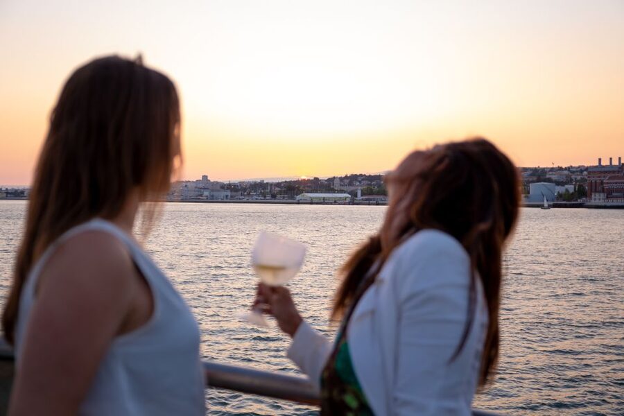 Lisbon: Tagus River Sunset Tour with Snacks and Drink - Key points to know before you go