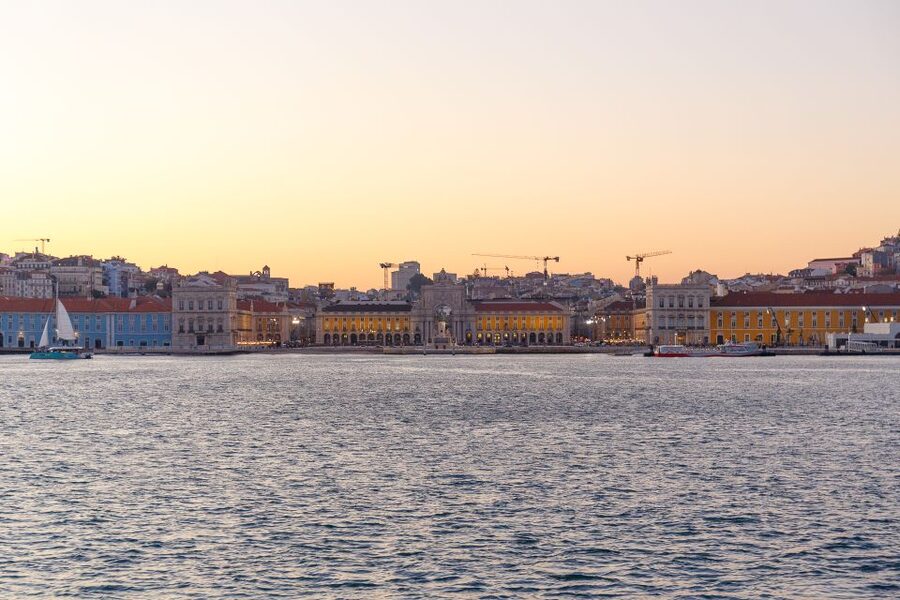 Lisbon: Tagus River Sunset Tour with Snacks and Drink - Why a Tagus sunset cruise works so well in Lisbon