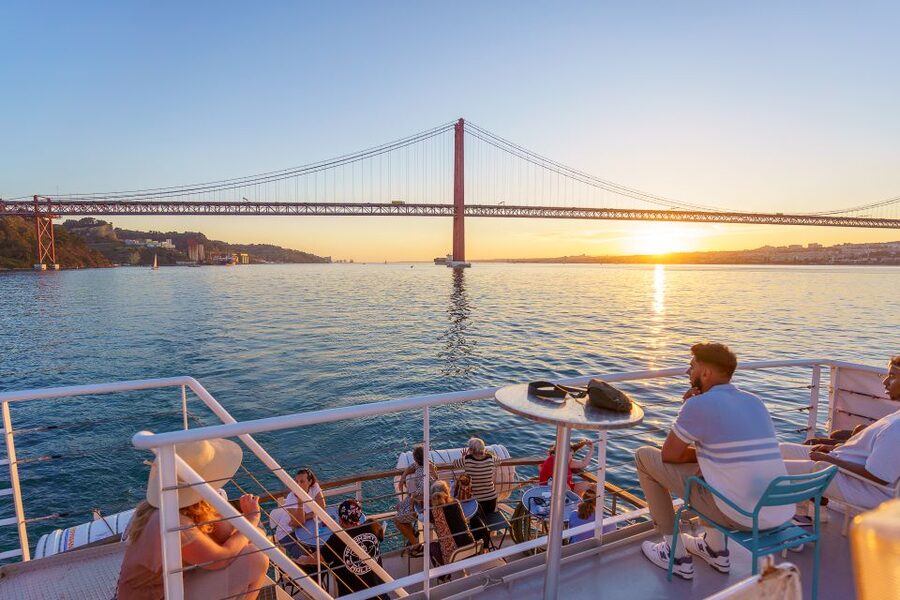Lisbon: Tagus River Sunset Tour with Snacks and Drink - Monument to the Discoveries and the Belém waterfront