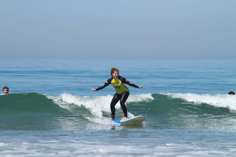 Lisbon: The Surf Instructor - surf lessons with transfer - A short lesson on the sand