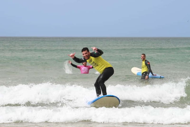 Lisbon: The Surf Instructor - surf lessons with transfer - The optional photographer