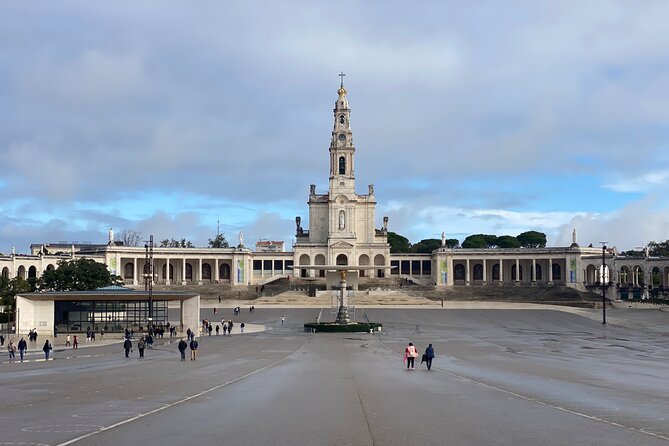 Lisbon to Fatima/Batalha/Nazare & Obidos guided tour 8pax group - Why this day trip works from Lisbon
