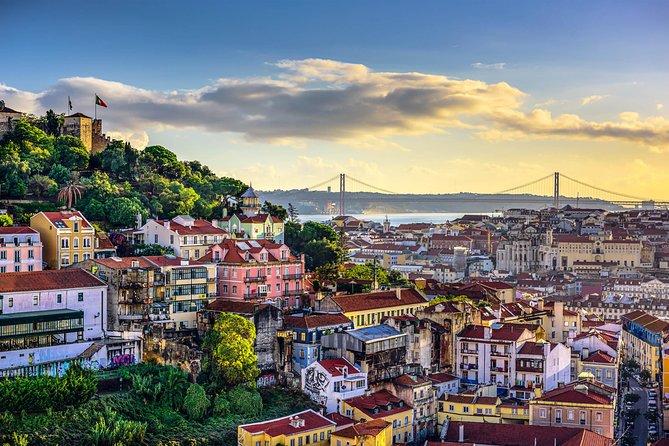 Lisbon to Porto Up to 4 Stops: Obidos, Nazare, Fatima and Aveiro - Nazaré for cliffs, fishing culture, and lunch