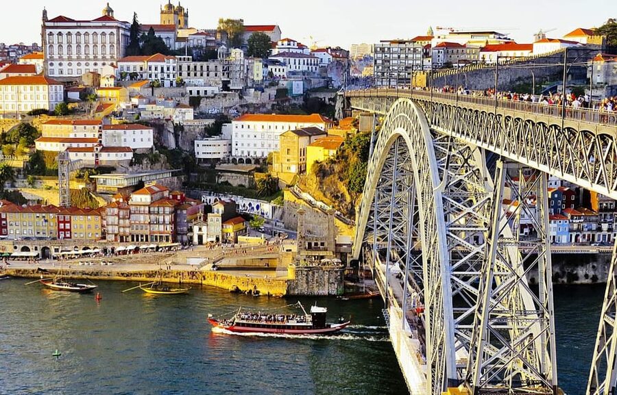 Lisbon to Porto with Óbidos-Nazaré-Fátima-Coimbra-Aveiro - Fátima: a focused religious visit